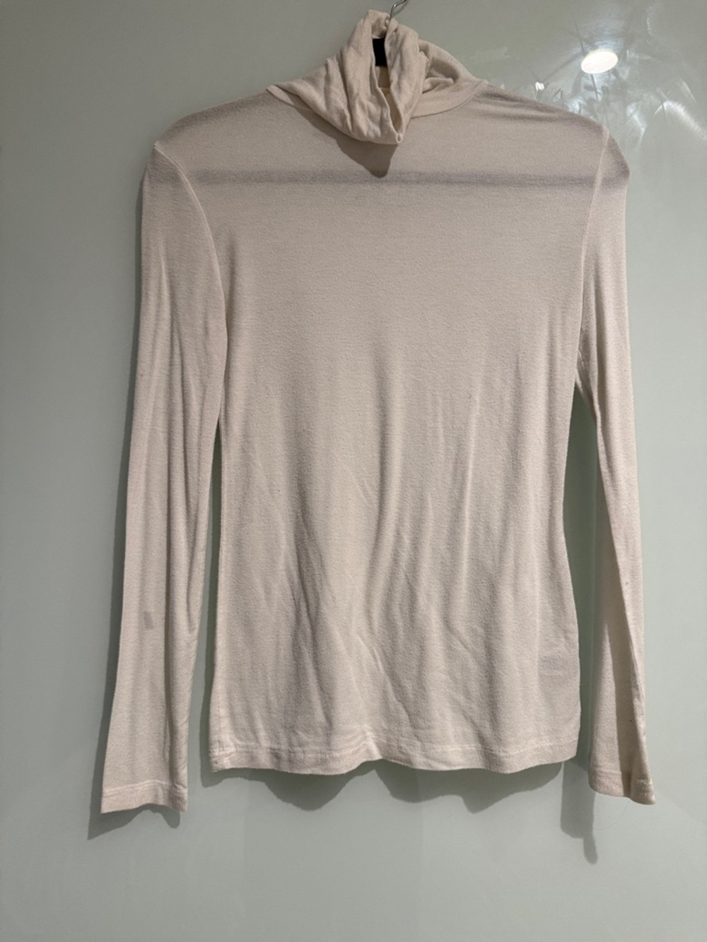 Women’s Lightweight Cream Turtleneck Long-Sleeve Top